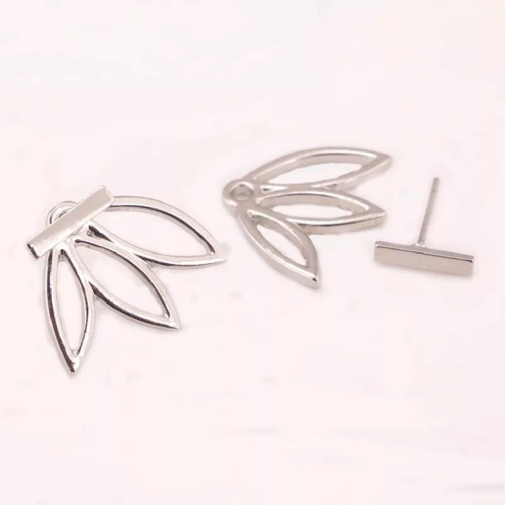 Minimalist Boho Indie Leaf/Flower Stud Earrings - Picture 8 of 11